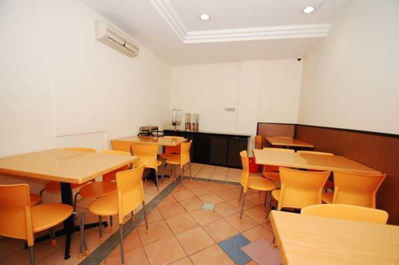 Madras Eminence Hotel Singapore Bagian luar foto